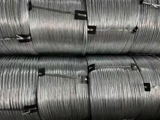 AISI/ASTM/JIS/EN/GB Standard Fil galvanisé en acier à faible teneur en carbone pour la liaison et la maillage de qualité Q195 Q235 45 60 65 70 80 82B
