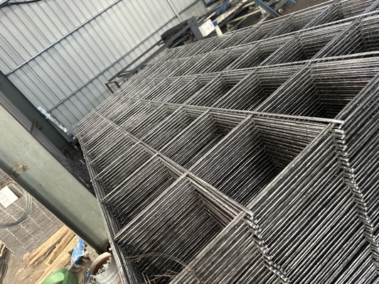 Des rouleaux de treillis galvanisés soudés avec un style de tissage simple abordable