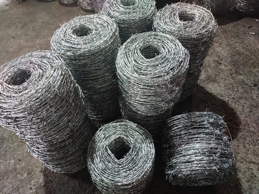 Fermeture en acier inoxydable galvanisé BTO22 CBT-65 Cross Concertina Razor Barbed Wire Blade Mesh pour la construction de protection
