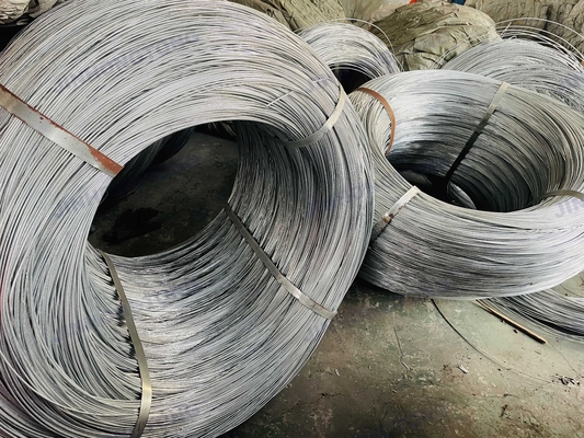 Noir 0,7 mm 0,8 mm 1,2 mm 1,6 mm 1,8 mm 2 mm Diamètre galvanisé à chaud fil de liaison en acier doux pour les projets de construction noirs