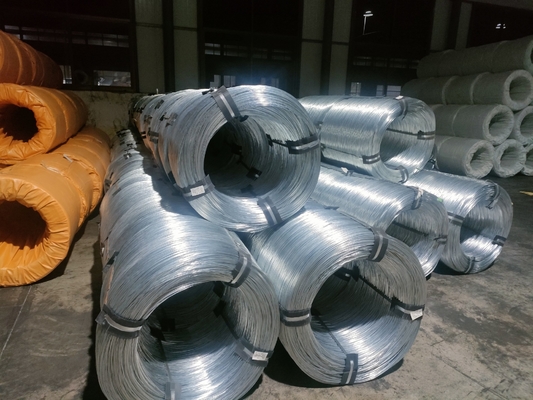 Barre de fil d'acier galvanisé certifiée ISO de qualité Q235 de différents diamètres de 1 mm à 14 mm avec service de traitement de flexion