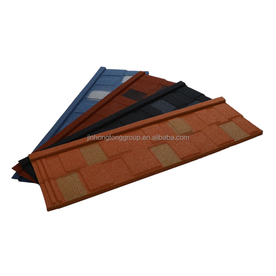 Plaques de toiture en pierre dure de longueur personnalisée 0,4 mm acier zinc pour matériaux de toiture de construction résistant à la corrosion