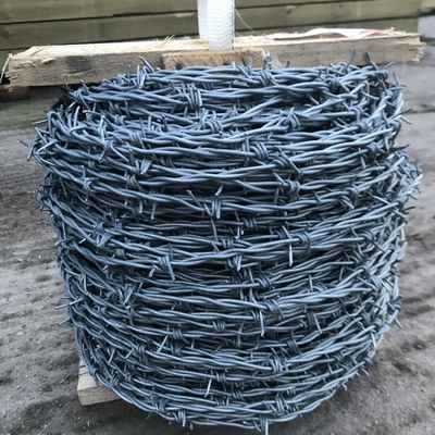 Fil de fer barbelé galvanisé à rasoir pour clôture de sécurité en treillis 12,5 calibre 18 calibre PVC revêtu de fer 50kg Vendeur à chaud