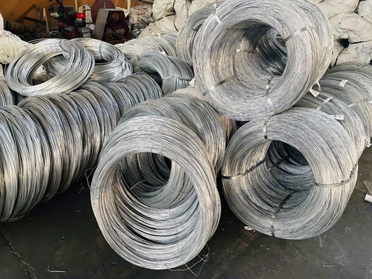 Rameau galvanisé Fil d'acier brillant recouvert de zinc Fil d'acier à chaîne froide Fil de fil d'acier à rouleaux standard AISI.ASTM.EN.BS.GB.DIN.JIS.etc