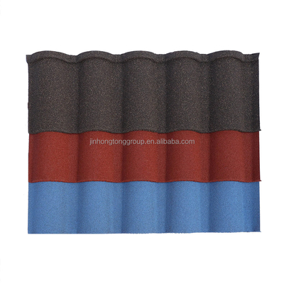 Matériaux de toiture de bâtiments de construction Carreaux de toiture en métal revêtus de pierre avec une surface revêtue de copeaux de pierre de couleur résistant aux ultraviolets