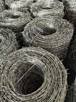 Fil de fer standard direct galvanisé fil barbelé à torsion inverse de 1,6 mm x 100 mètres pour les besoins des clients