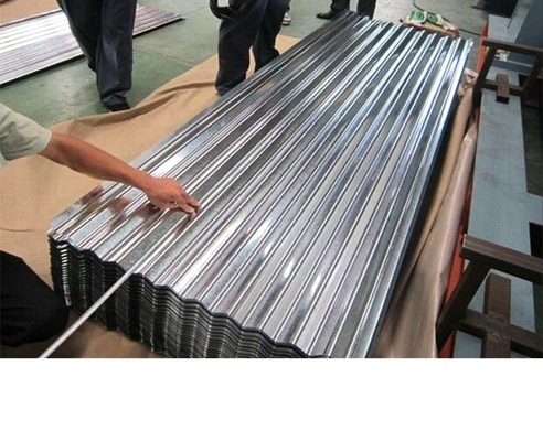 Service de pliage Carreaux de toiture revêtus de zinc couche de zinc élevée Z275 Plaque de tôle de toiture en acier galvanisé pour les applications de toiture