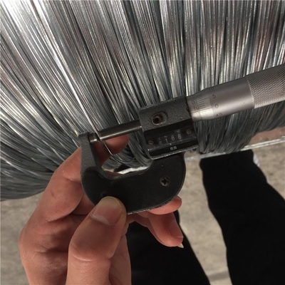 0.38-4mm diamètre de bobine fil de fer argent électro galvanisé fil galvanisé de 2 mm pour une liaison durable
