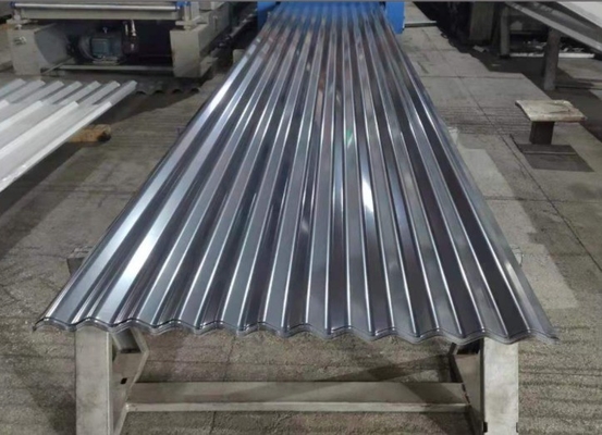 2001-3600mm Longueur feuille de polycarbonate ondulé pour les panneaux de toiture transparents ISO9001 certifié acier galvanisé ondulé