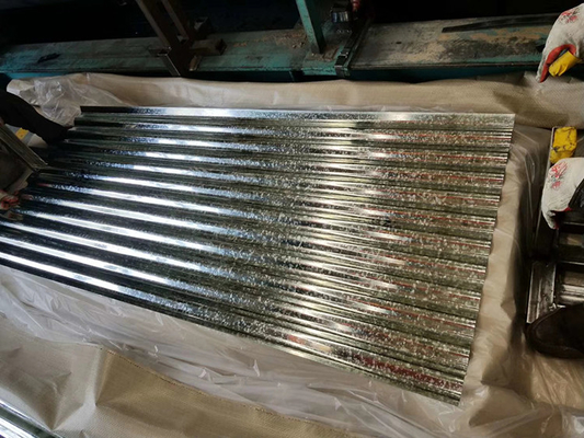 Toiture en tôle galvanisée pour la construction de toits Largeur 900-999 mm DX51D DX52D Carreaux de zinc revêtus