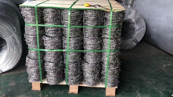 Fil barbelé galvanisé en bobine à rasoir croisé Type de détail par rouleau Poids par mètre 50 kg