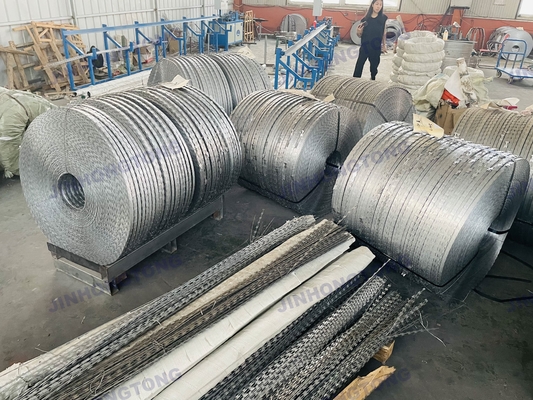 Économique et pratique Grande protection Ruban à barbe argenté soudé fil barbelé de rasoir avec fil enduit d'argent