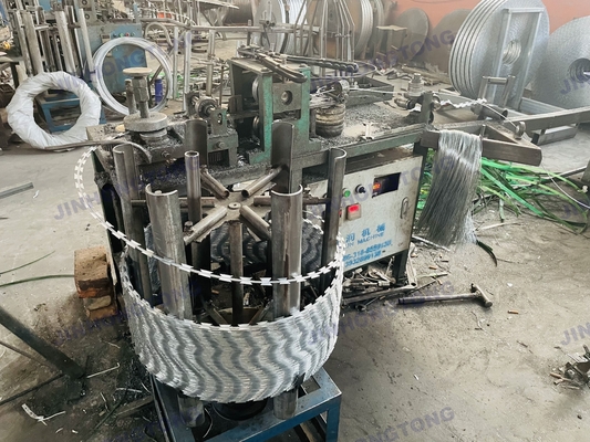 Machine à fil de fer barbelé à double tresse pour la protection des prairies conçue selon les exigences des clients