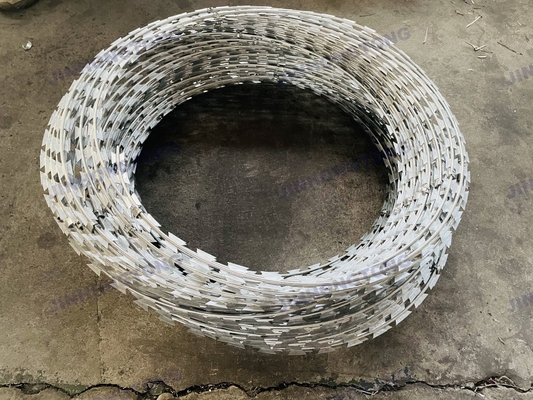 360-1000mm Diamètre de bobine Vitesse double fil barbelé à rasoir tordu La solution ultime pour la protection des prairies