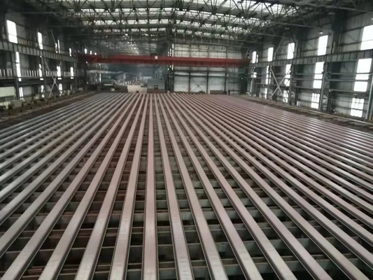 Port de chargement de Tianjin Qingdao Galvanisé en acier U-Beam U-Channel en acier structural C-Channel pour toit