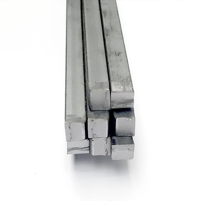 Longueur Taille personnalisée Barre carrée en relief haute résistance AISI 1008 1010 1020 Barre carrée tordue Barre carrée acier 10 mm