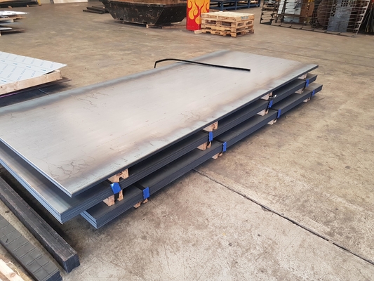 Plaque d'acier au carbone laminée à chaud à haute tolérance 3 mm 6 mm 10 mm d'épaisseur A36 St37 Q235 SS400 ASTM A283 pour les applications non alliées
