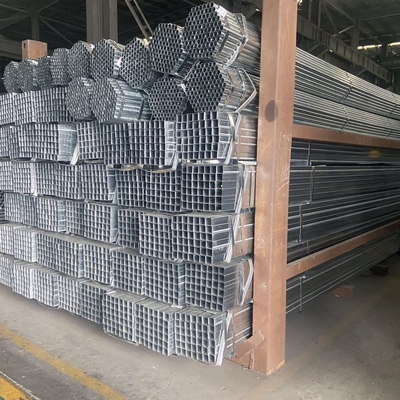Forme de section rectangulaire Tubes en acier galvanisé à chaud 1,5 mm 2 mm Tubes carrés creux MS Tailles de tuyaux pour tuyaux de structure