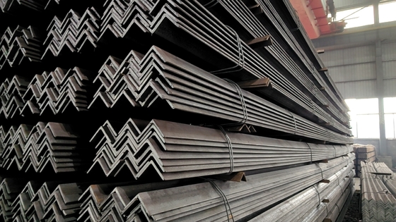 Service de perforation de structures d'ingénierie Q195 Q215 Q235B Q345B Q420 Profil d'acier ange/barres d'acier à angle égal ou inégal
