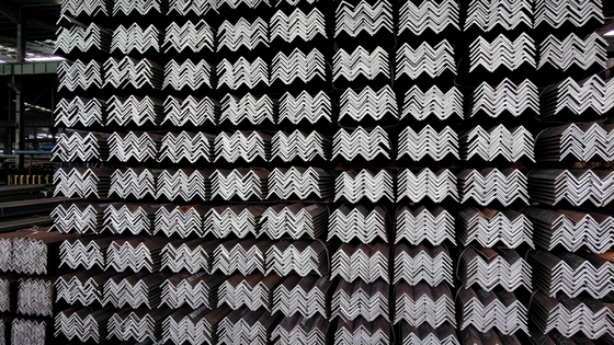 Service de perforation de structures d'ingénierie Q195 Q215 Q235B Q345B Q420 Profil d'acier ange/barres d'acier à angle égal ou inégal