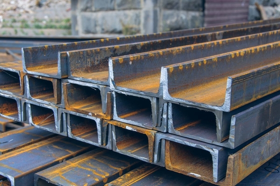 Immeubles commerciaux facturation par poids effectif Q235B SS400 Q345B Section galvanisée à froid en acier structural C/U Profil de forme en acier de canal