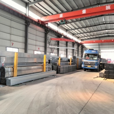Q195/Q215/Q235/Q345/SS400 de qualité zinc revêtu de gi tuyau en fer galvanisé en acier section creuse tube carré d'épaisseur de 0,8 20 mm