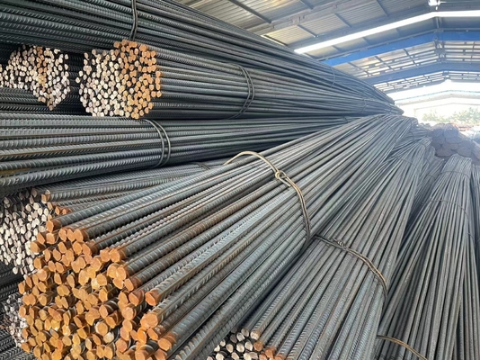 Acier structural au carbone HRB 400/500 BS460/ASTM A615 Barre d'acier déformée de renforcement 12 mm 16 mm laminée à chaud pour la construction