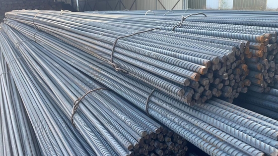 Acier structural au carbone HRB 400/500 BS460/ASTM A615 Barre d'acier déformée de renforcement 12 mm 16 mm laminée à chaud pour la construction