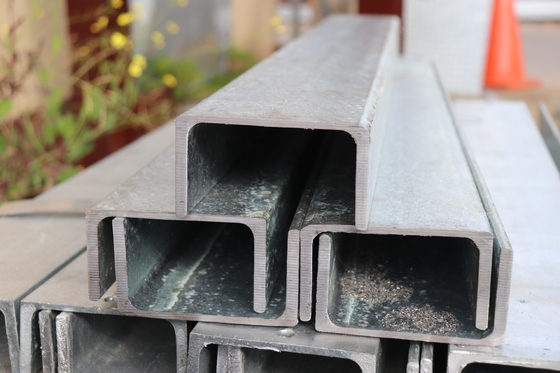 ASTM Q235 Q345 en acier laminé à chaud en forme de poutre U