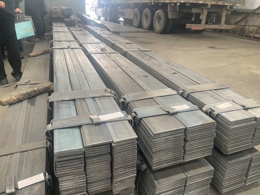 Barre plate en acier au carbone non allié de 12 mm à 200 mm de largeur pour projets structurels et architecturaux