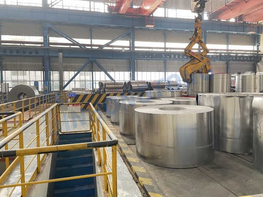 Matériaux de construction en acier inoxydable laminé à froid bobine de l'acier au carbone trempé bande OEM pour les matériaux et fournitures de construction
