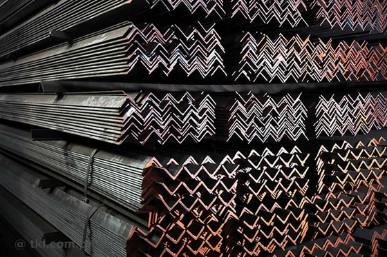 Acier AISI de haute résistance de la série Q195-Q420 pour la construction basé sur la technique et la technique des barres à angle inégale laminées à chaud