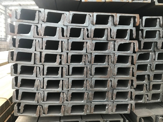 L'acier galvanisé en forme de canal C en acier en forme de U Q235/Q345/SS400/ST37-2/ST52/Q420/Q460/S235JR/S275JR/S355JR