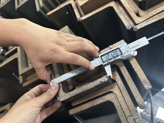 ASTM Standard Processing Drilling Equal Angle Steel Bar pour la série S235JR-S335JR épaisseur de 3 à 24 mm