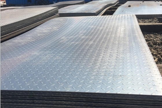 1251-1500 mm Largeur AISI ASTM BS DIN GB JIS 2,0-8 mm Plaque en acier au carbone à carreaux épaisse