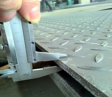 204C2 Plaque à carreaux en acier au carbone de haute précision S235JR Q235B