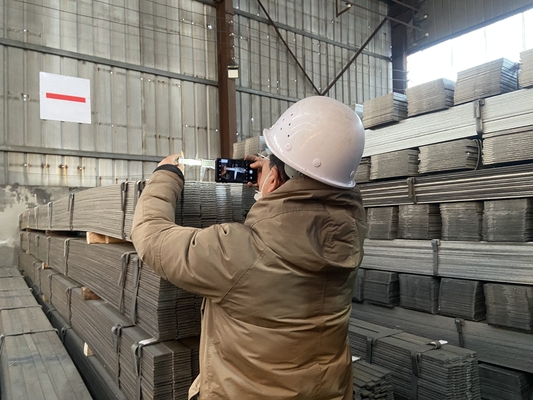 Grade 12 m KW-HOT ROLLED SHEET barre d'acier plate Matériau de construction Longueur selon les besoins