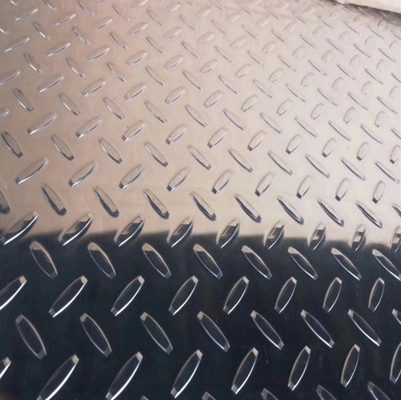 2B Finition de surface de haute précision S235JR Q235B Plaque à carreaux en acier au carbone pour matériaux de construction