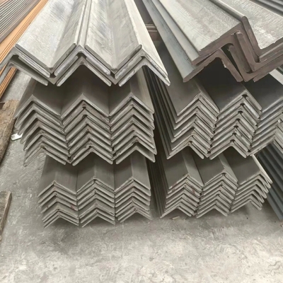 Barre à angle égal et inégale standard AiSi ASTM DIN EN GB JIS bs 40*40 100*100 SS Angle d'acier laminé à chaud en acier inoxydable 4 mm 5 mm