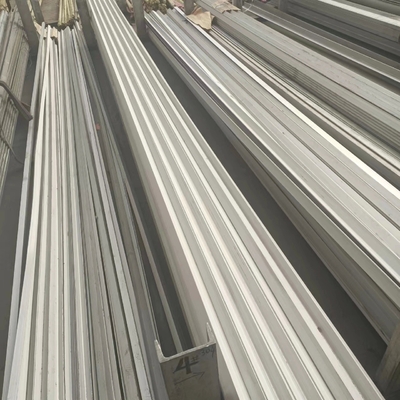 Barre d'angle en acier inoxydable de sortie Fer par kg 0,3 mm à 3,0 mm Angle L égal Barre SS avec trou pour vos projets de construction
