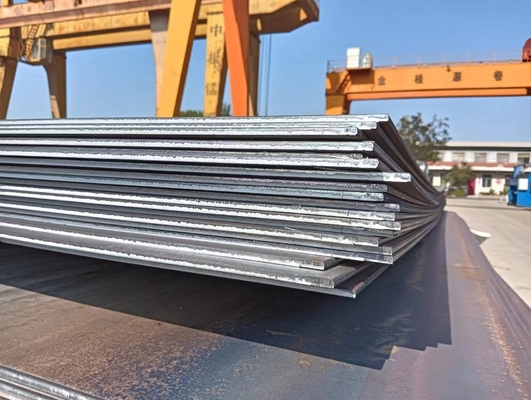 SA516 ASTM A36 Q235 Plaque d'usure en acier au carbone laminée à chaud à haute teneur en carbure de chrome revêtue de revêtement résistant à l'usure