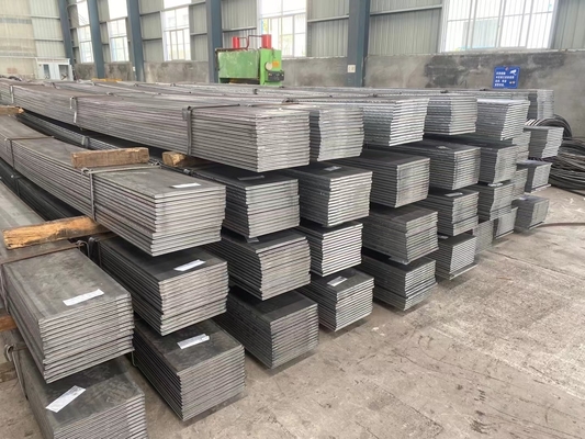 Tolérance à la non-alliage ±1% Barre plate en acier pour le premier acier 20 45 S235 SS400 ASTM A36 Fente spéciale laminée en grande demande