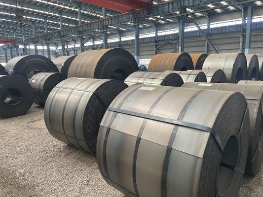 Ss400 Q235 Q345 Résistance Sphc Coil d'acier au carbone Fer Tolérance métallique à l'acier ± 1% Largeur 600-2000 mm selon les besoins
