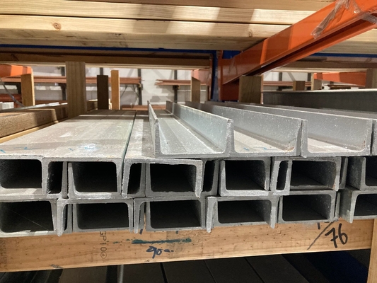 Q235/Q345/SS400/Q420/Q460/S235JR Structure personnalisée galvanisée en acier à canal C en acier en forme de U non perforé 2024