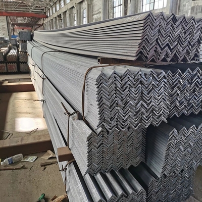 Standard AiSi Q235 Q235B Q345 Barre d'angle en acier à bords inégaux équilatéraux pour la construction de bâtiments