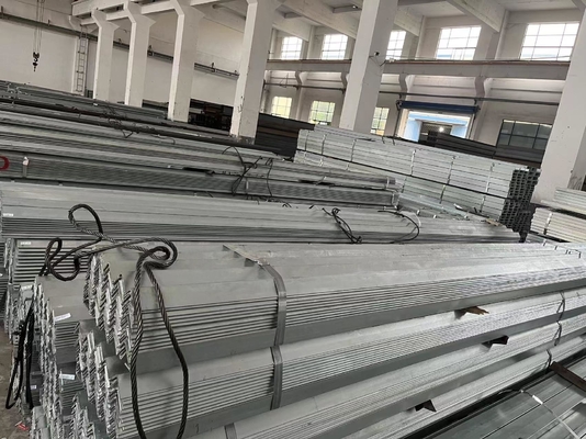 Standard AiSi Q235 Q235B Q345 Barre d'angle en acier à bords inégaux équilatéraux pour la construction de bâtiments