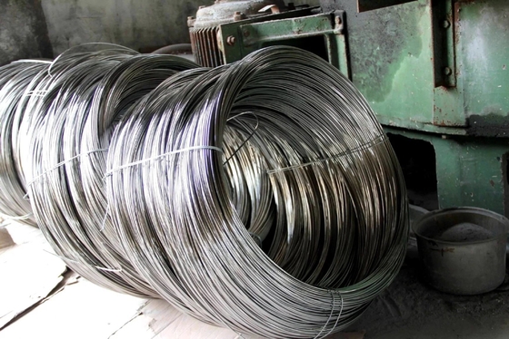 AISI standard laminé à froid en acier inoxydable fil d'or 0.5 mm en acier inoxydable 304 fil de fer pour l'industrie