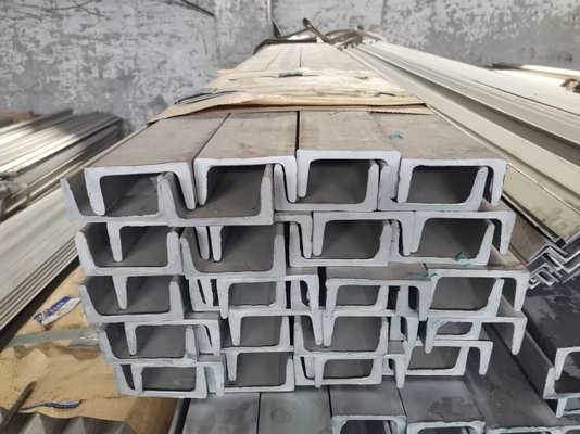 Galvanisés de qualité supérieure, poutres d'acier de type canal C, fentes U/C, poutres de canal C, 100*48 mm, 50*25 mm pour les structures industrielles