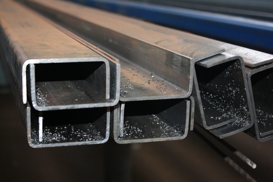 Galvanisés de qualité supérieure, poutres d'acier de type canal C, fentes U/C, poutres de canal C, 100*48 mm, 50*25 mm pour les structures industrielles