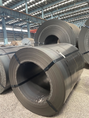 Meilleur prix Grade noir recuit 40 A36 Ss400 Q235 Q195 un tambour 8 tonnes bobine d'acier au carbone laminé à chaud de l'usine